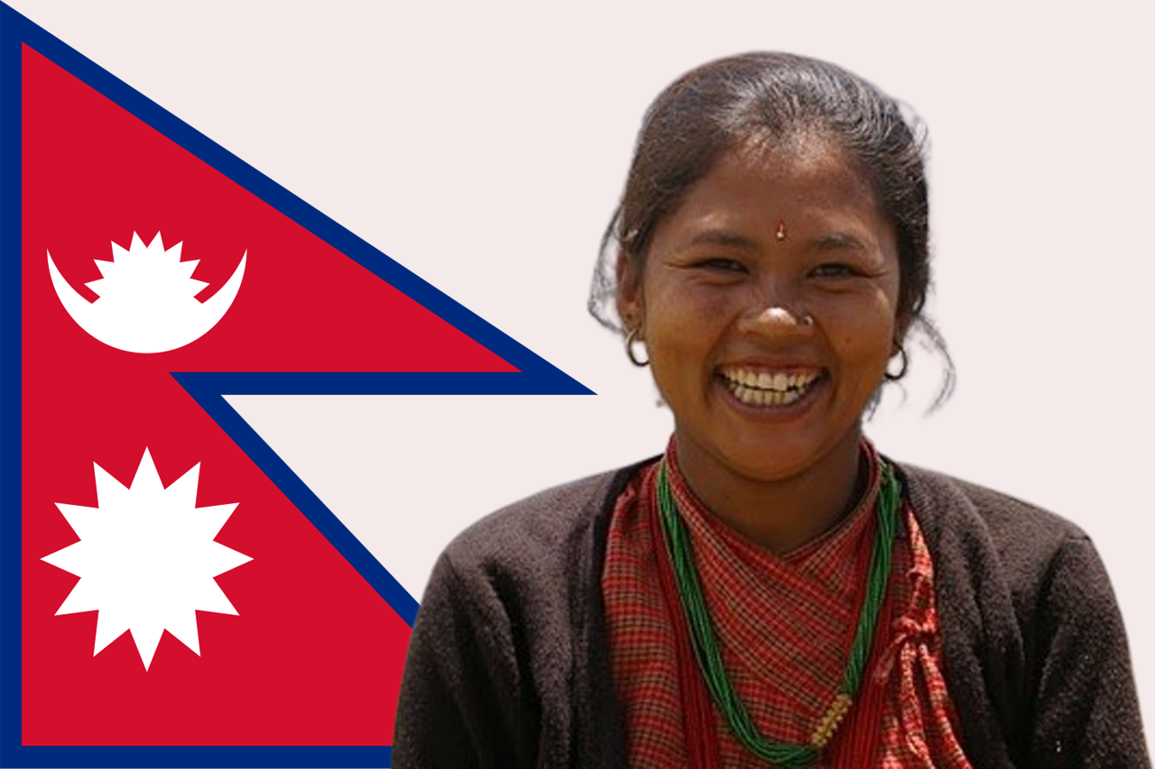 Frau aus Nepal vor dem Hintergrund der Flagge von Nepal