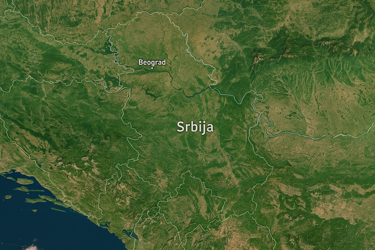 Satellitenbild im Querformat zeigt Serbien zentral auf der Balkanhalbinsel, mit dezent markierten Grenzen und serbischen Beschriftungen wie Srbija und Beograd sowie dem klar erkennbaren Verlauf des Dunav.
